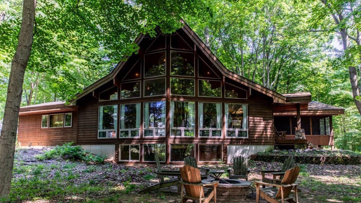 Harbert House | Inviting Timber Frame home near the beach with pool table, central AC, & W/D