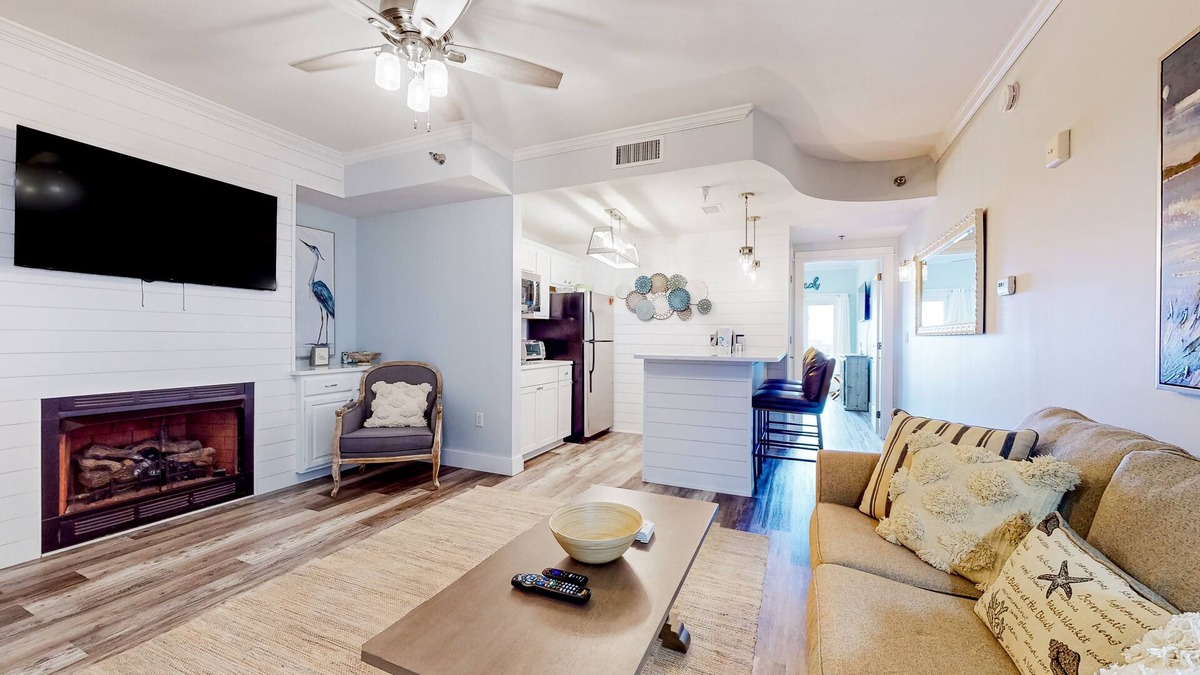 Sunnyside Condo | Inviting waterfront condo with heated outdoor pool, balcony, AC, & hot tub