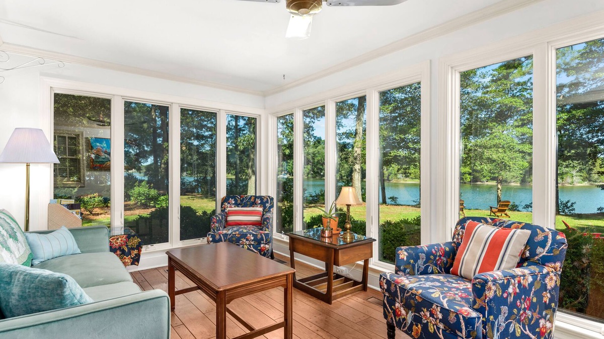 Tasley House | Inviting Waterfront Cottage on Cedar Creek