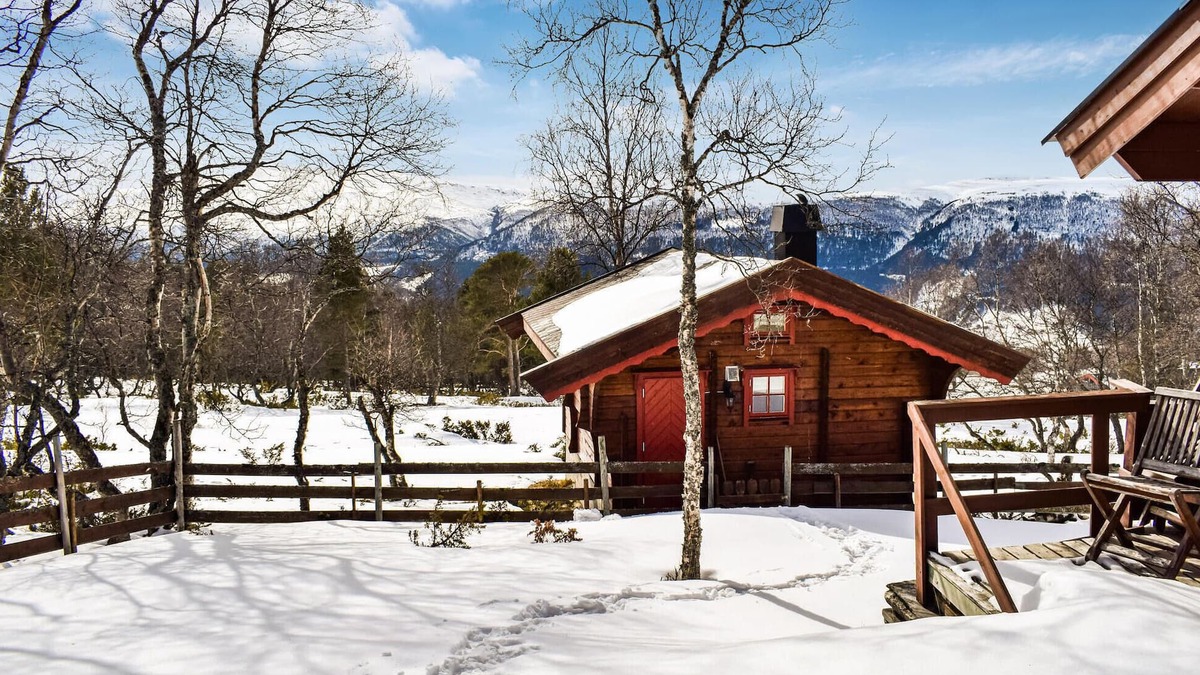 Dovre House | Inviting wooden cabin in Gudbrandsdalen.