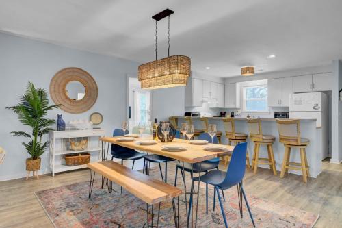 Sullivan's Island House | Ion by AvantStay Walk to Beach Dining Shopping Central Location Deck