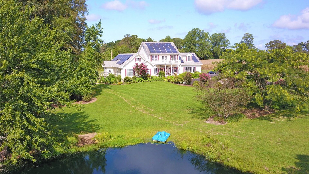 Milford Bed & Breakfast | Iona Inn 1st floor bedroom with 1 double bed and private bathroom