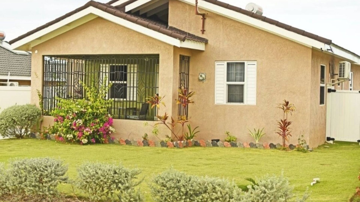 Florence Hall Village House | Irie Smart Villa2 Charming 2bedroom house in Stonebrook Manor Trelawny Jamaica