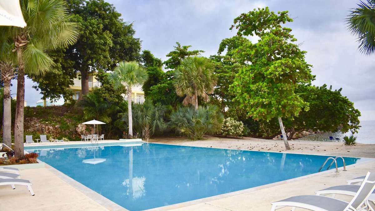Orange Bay House | Irie Vibes - Private 2 bedroom villa by the sea.