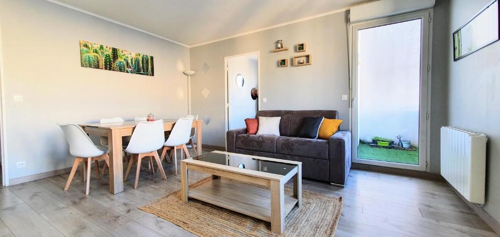 Orly Apartment | IRIS-12 Min aéroport PARIS ORLY - Arrivée autonome- Wifi & Parking gratuit