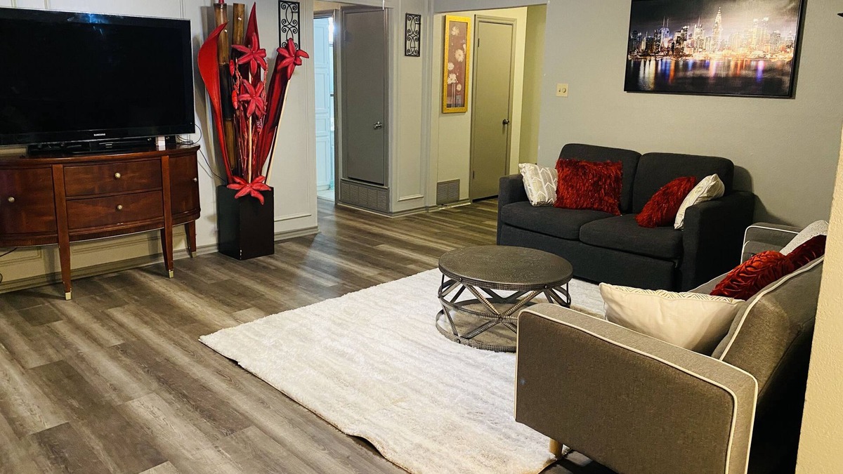 West Arlington House | Iris Lane Cozy 3BR near Arlington ent.district