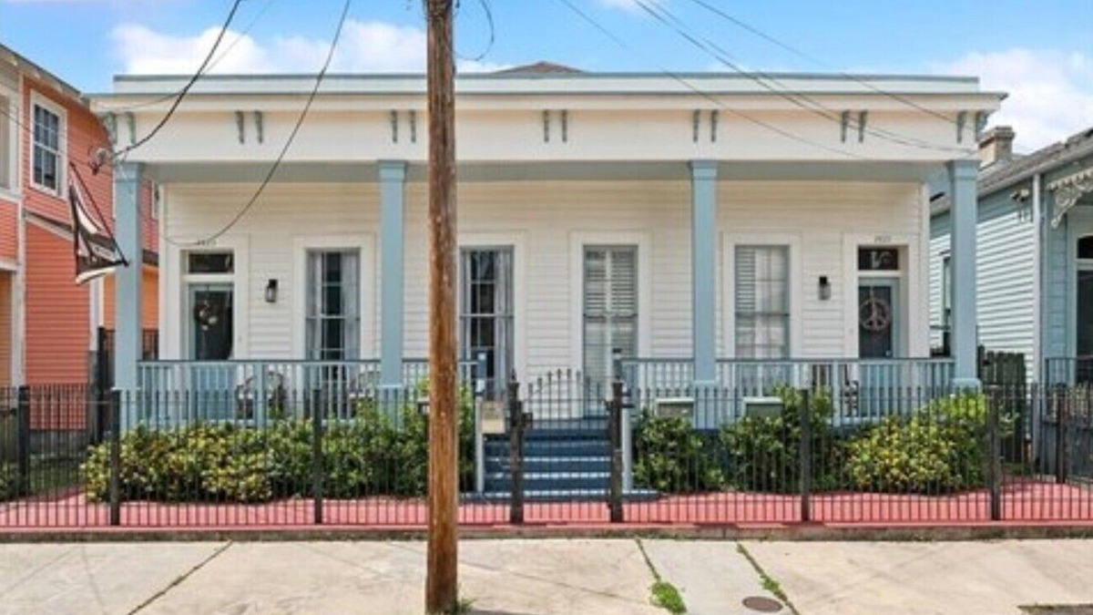 Irish Channel Condo | Irish Channel 2-bedroom condo within walking distance to Magazine Street!
