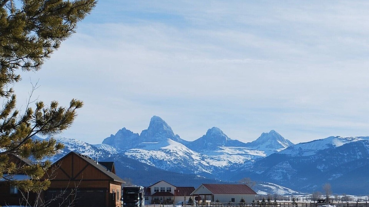 Clawson Cabin | Irish Eyes on the Tetons in Teton Valley