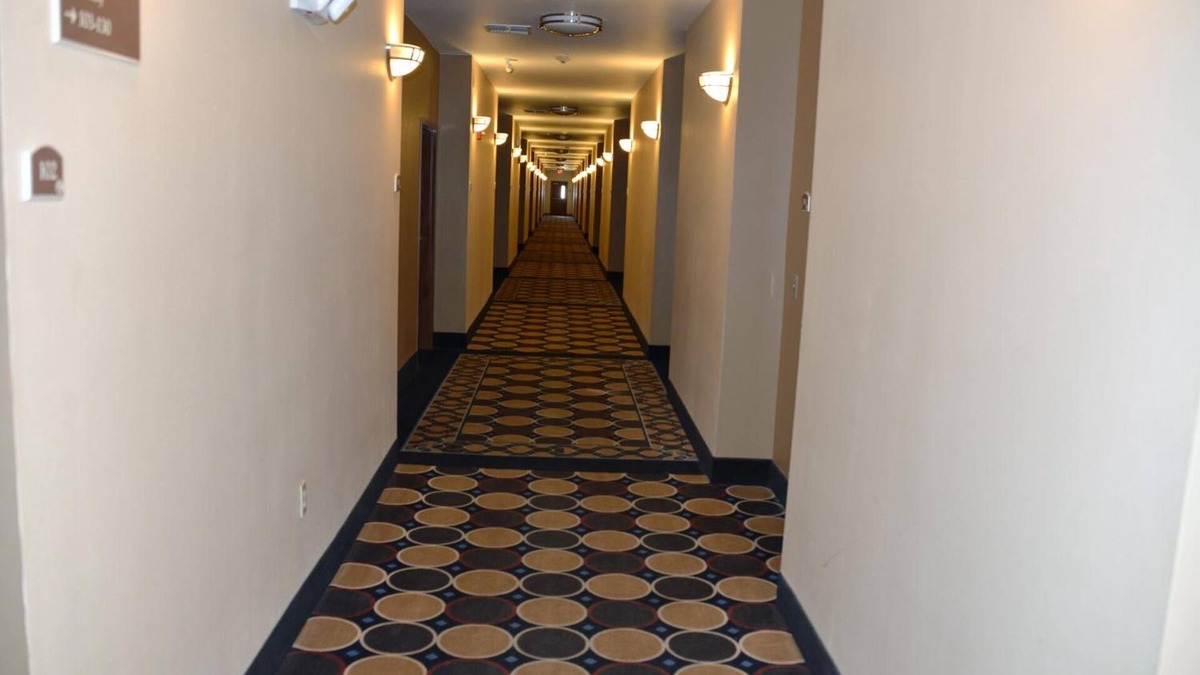 Lazbuddie Hotel | Irish Inn And Suites