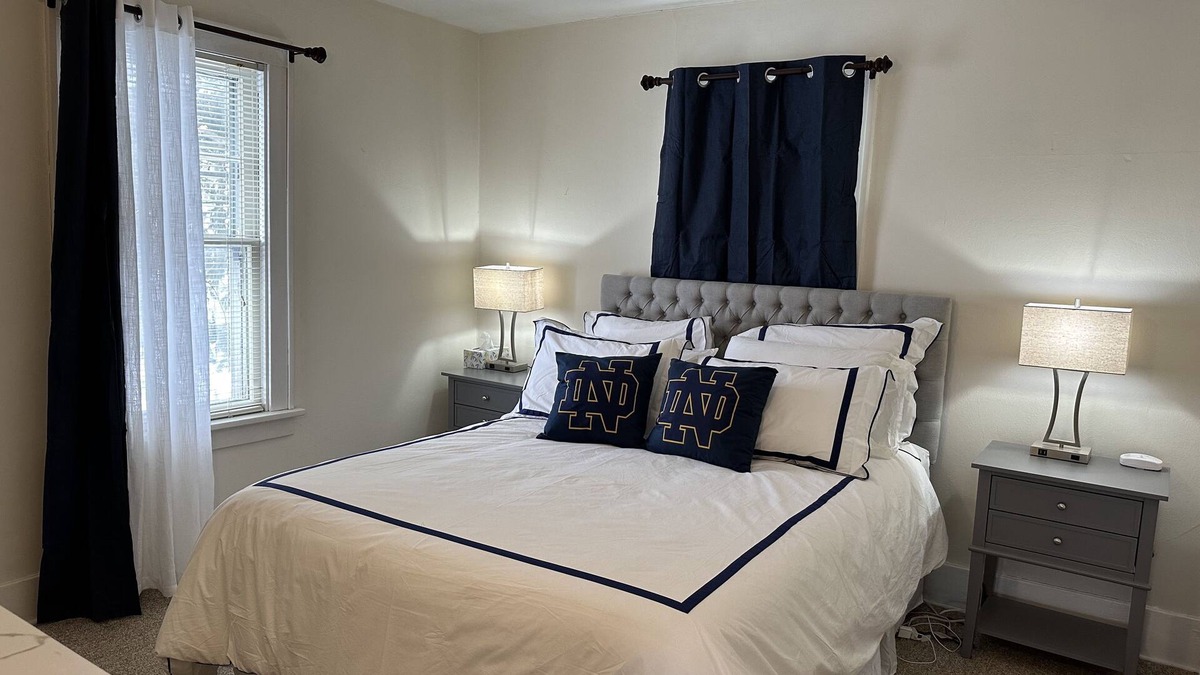 Northeast South Bend House | Irish on Sunnyside - 1 mile from the Notre Dame campus