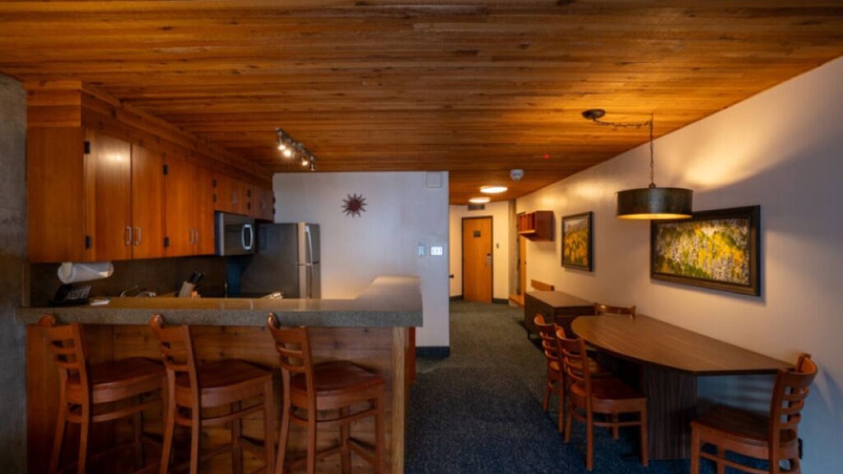 Salt Lake Mountain Resorts Condo | Iron Blosam Lodge!Steps to the Mountain! Snowbird, UT. From 3/22 to3/29/25
