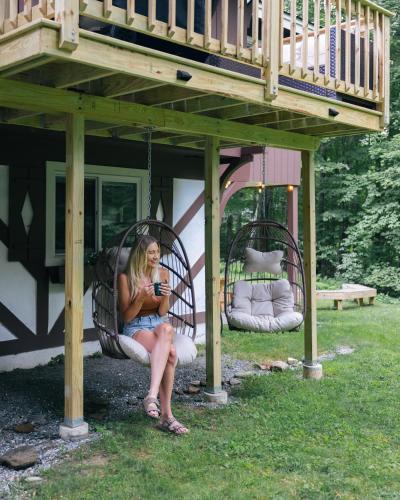 Jeffersonville Ski Chalet | Iron Gate Chalet - 5 Minutes to Smugglers Notch!