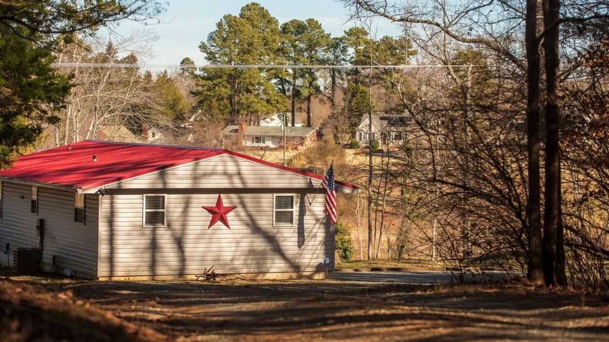 Clarksville Cottage | Iron Gate Lakefront Getaway