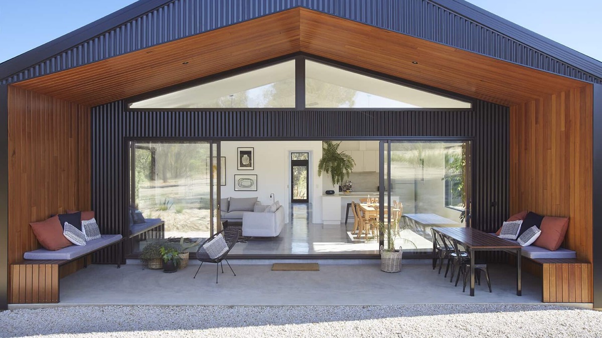 Maldon House | Ironbark Maldon, with outdoor spa and forest views