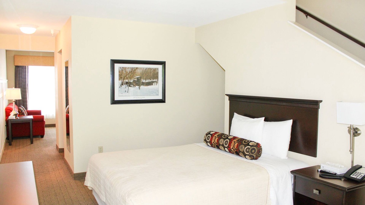 Kelleys Island Hotel | Iroquois Suite at Kelley's Island Venture Resort
