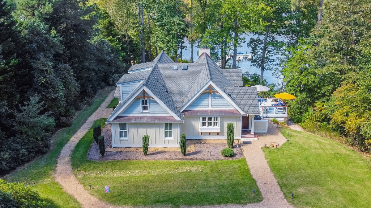 Irvington House | Irvington's BEST WATERFRONT EXPERIENCE!. Walk to Tides Inn & Irvington shops.