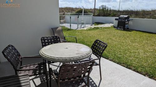 Fort Walton Beach Apartment | IS2 - Cozy 1 Bd - Steps Away From the Beach