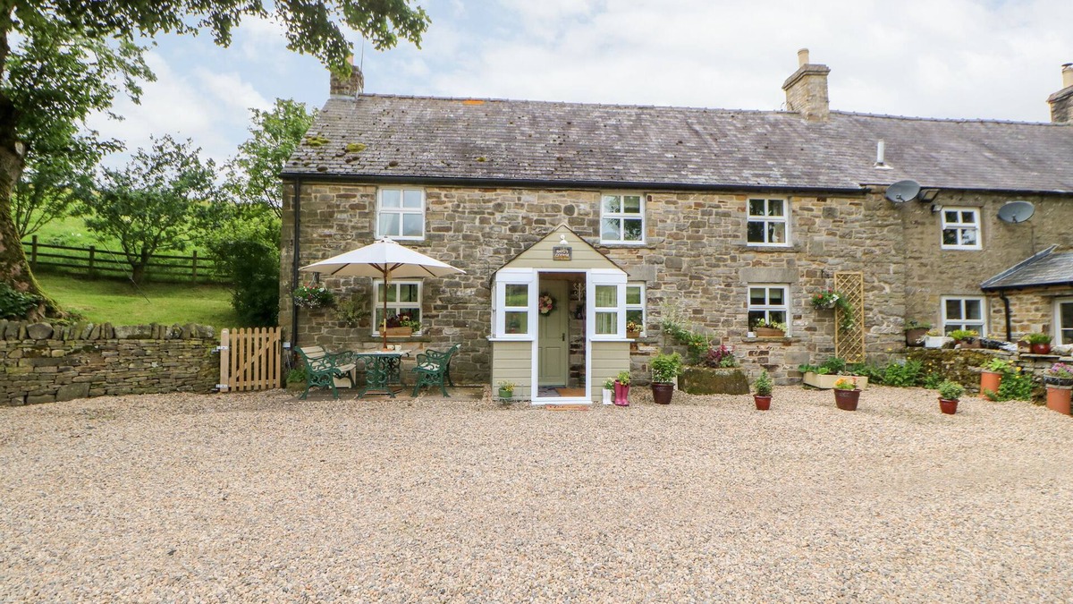Allendale Cottage | ISAACS COTTAGE, pet friendly, character holiday cottage in Allendale