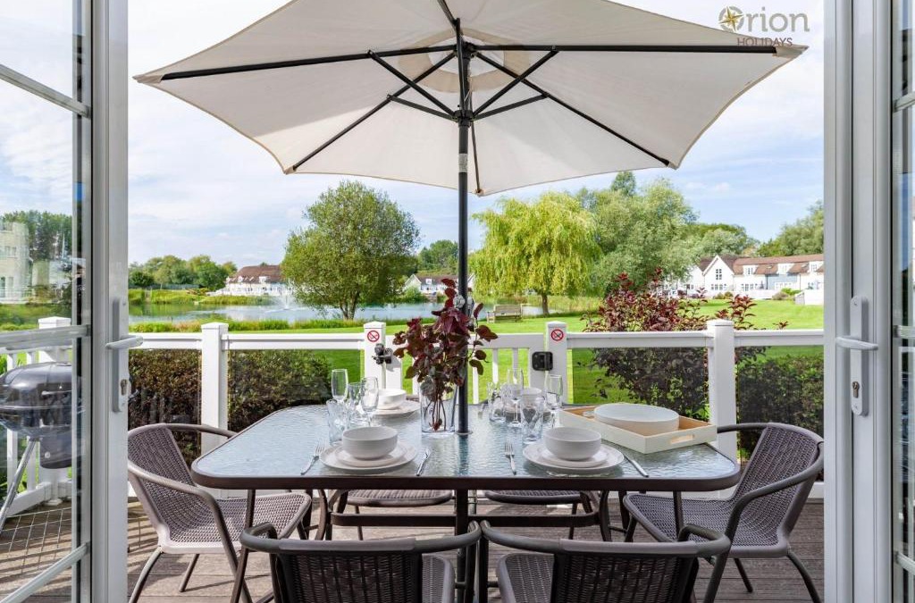 South Cerney House | Isis Lakes 55, Lakeside Lodge - P