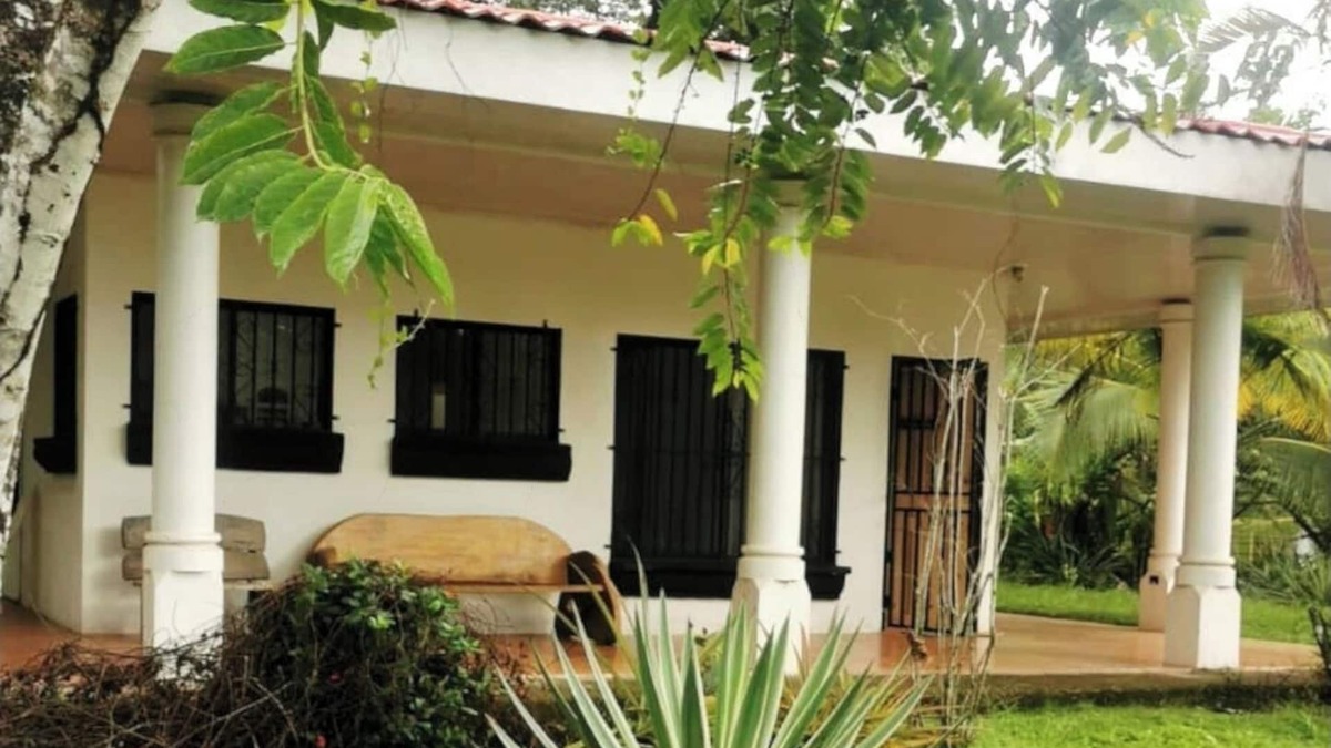 Parrita House | Isla Palo Seco Pool home, 3-bedroom house with AC & Wi-Fi in Parrita