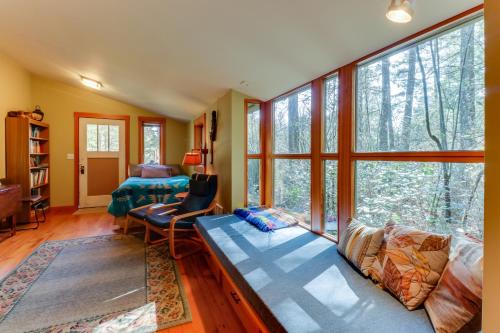 Eastsound Hotel | Island Artist Studio