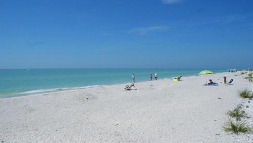 Sanibel House | Island Beach Club #P3E