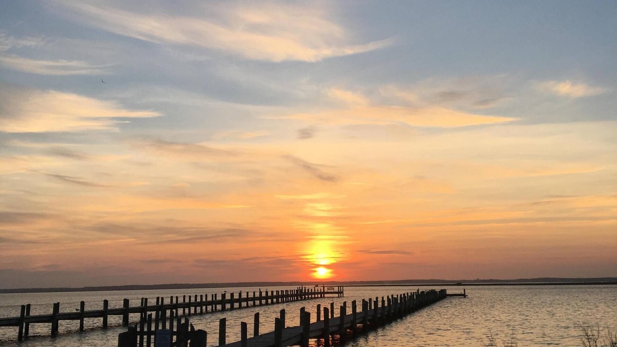 Chincoteague Cottage | Island Breeze Cottage w/screened porch. Water view! Quiet location!
