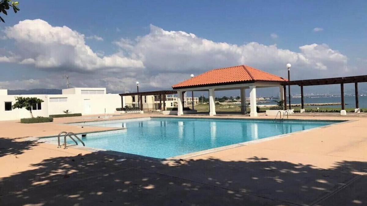 Portmore Apartment | Island Breeze Luxury Studio Apartment w/Pool