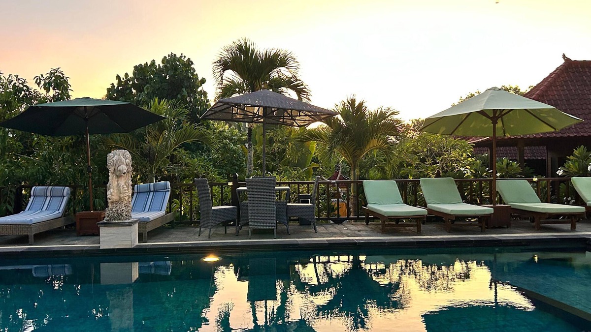 Mushroom Bay Hotel | Island Cabanas