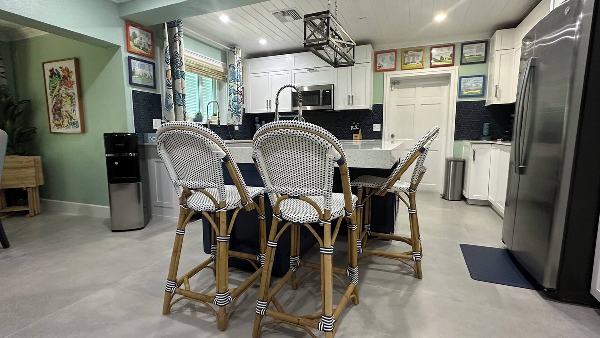 Coral Harbour House | Island Chic Vacation Manor in the tranquil community of Coral Harbour, Bahamas