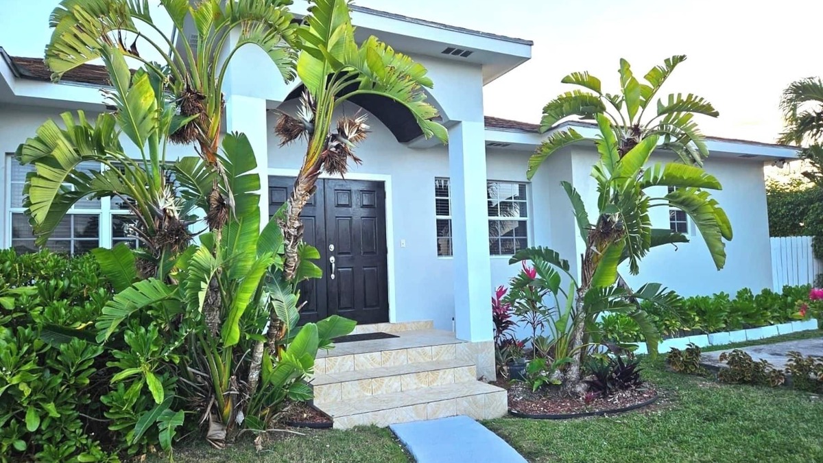 Adelaide House | Island Comfort near both Lyford Cay and Albany Resort, Marinas and Golf Courses
