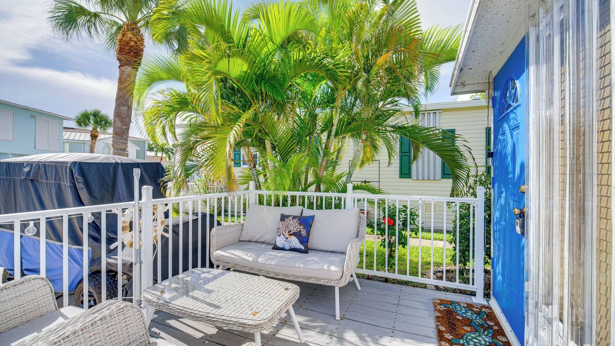 Nettles Island Cottage | Island Cottage in Jensen Beach w/Pool Access!