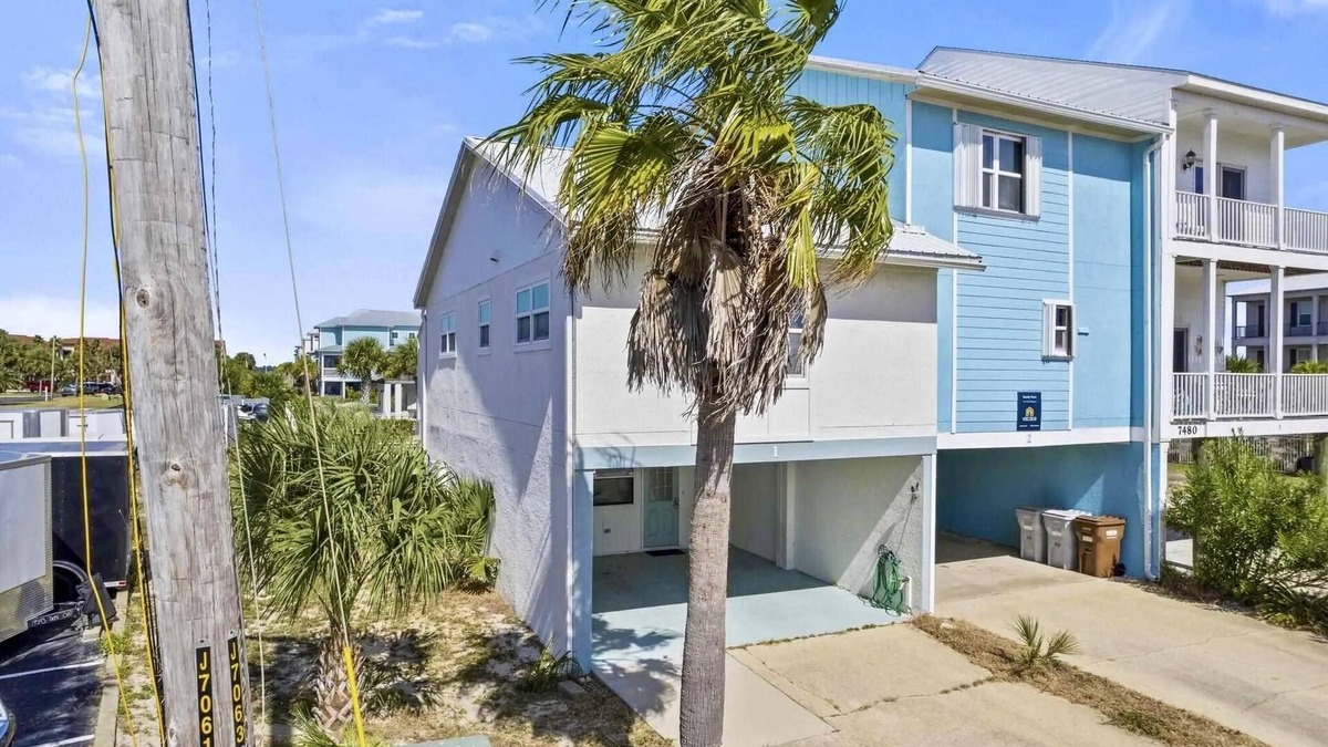 Navarre Beach House | “Island Cottage” New Listing! Cozy Beach Cottage, Bikes, Kayak, Paddleboard