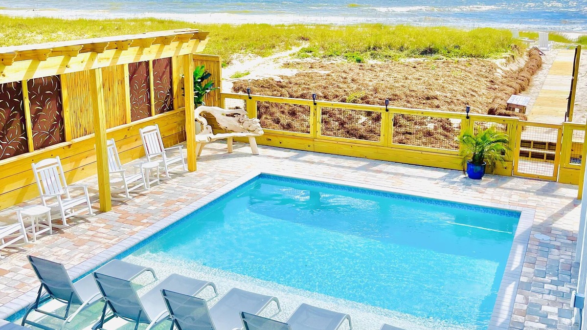 East End House | Island Getaway: Beachfront home with amazing outdoor space & private pool!