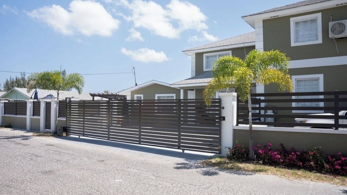 Nassau House | Island Haven Hideaway 5BR Home & Pool Cottage Near Beach
