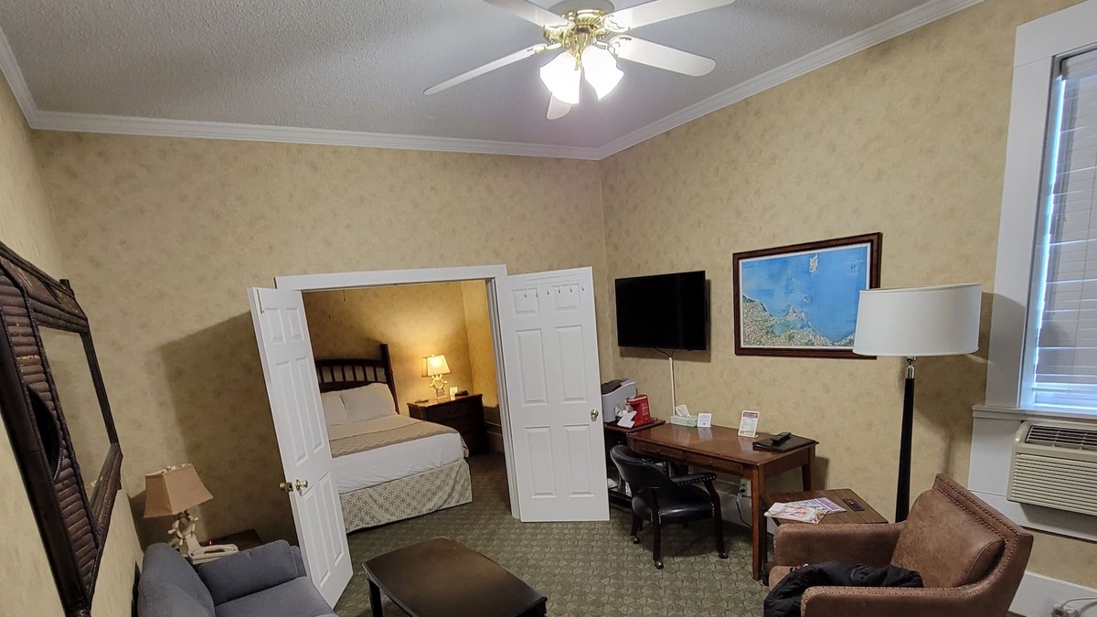 Port Clinton Hotel | Island House CondoHotel Premium King Suite,#3303, Port Clinton
