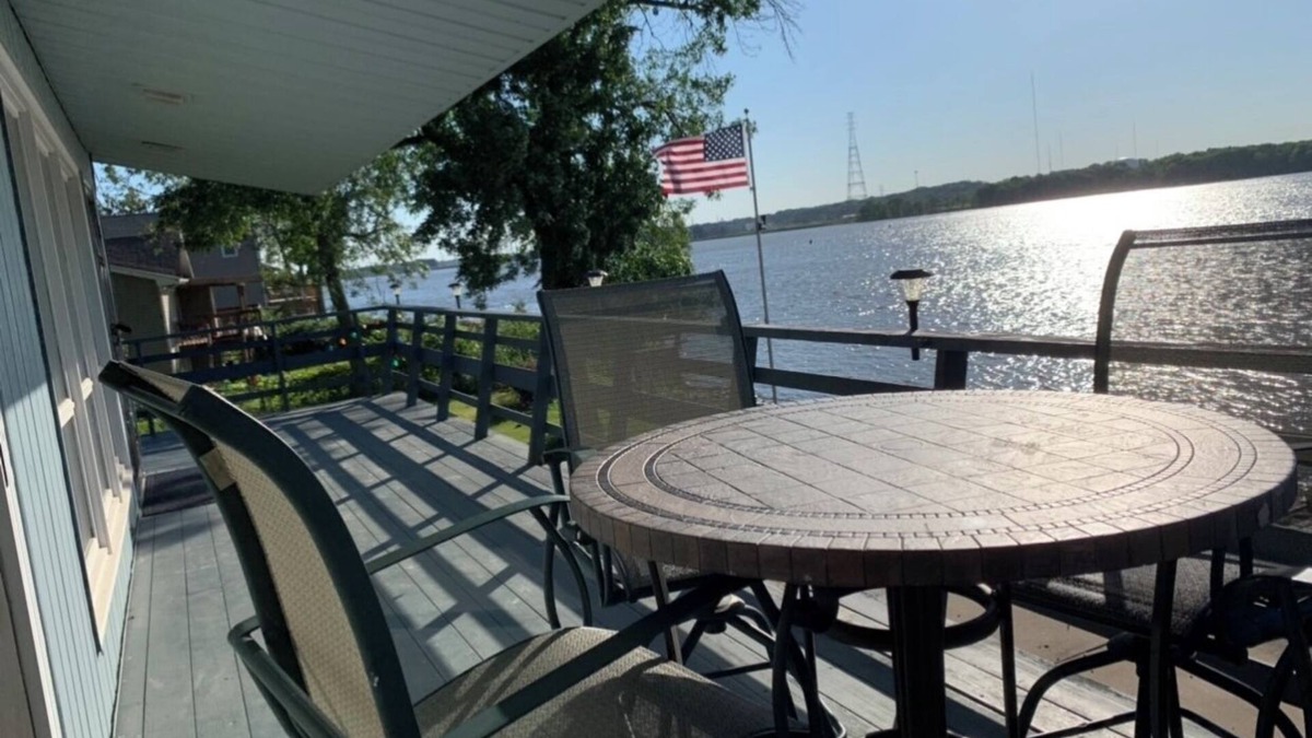 East Moline Apartment | Island House On Mississippi River