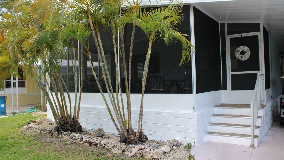 Key Largo House | Island Life Inn- Key Largo Oasis- 55+ Community- Escape the Big City Life