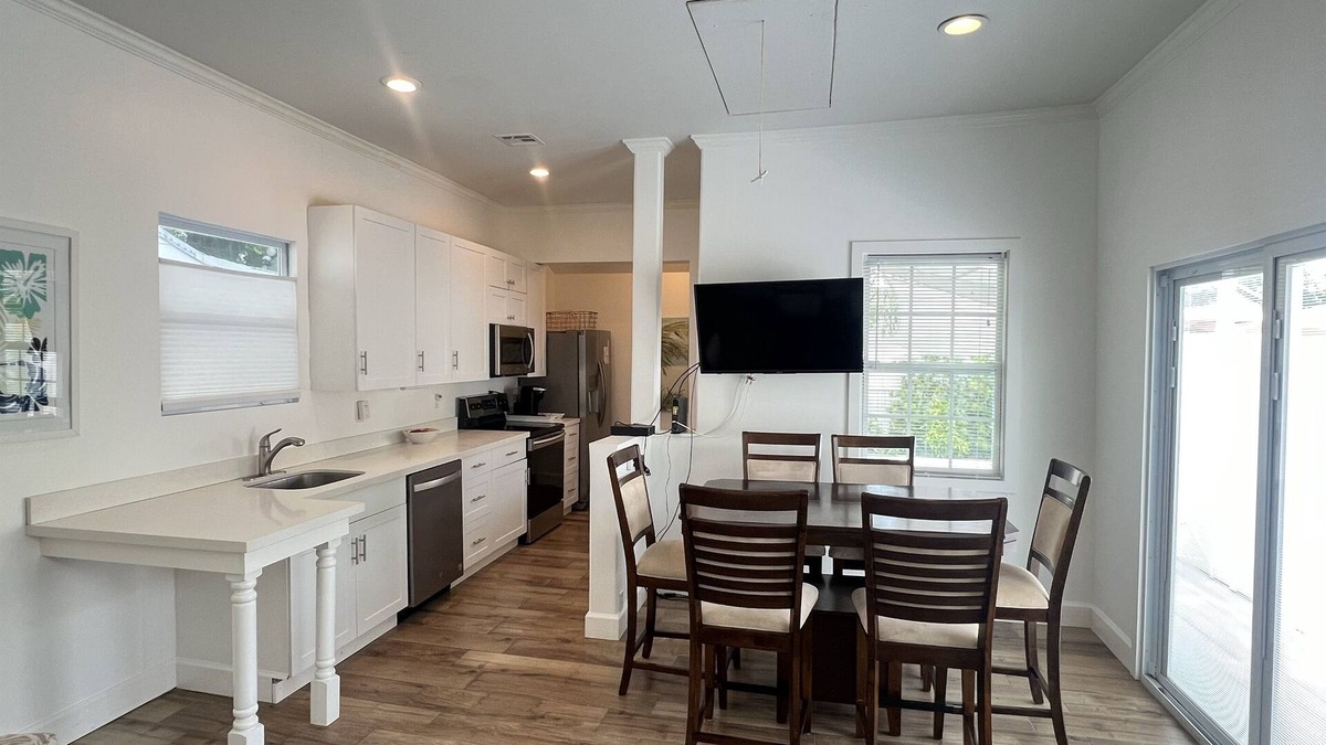 Uptown - Upper Duval House | Island Paradise 2BR House Pool, 1/2 Block to Duval