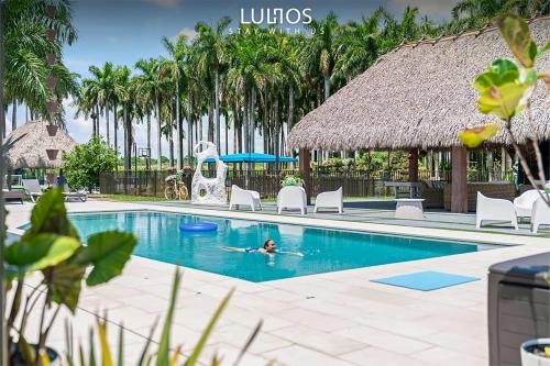Ludlam House | Island Paradise - Pickleball, Football, Pool Bliss L61