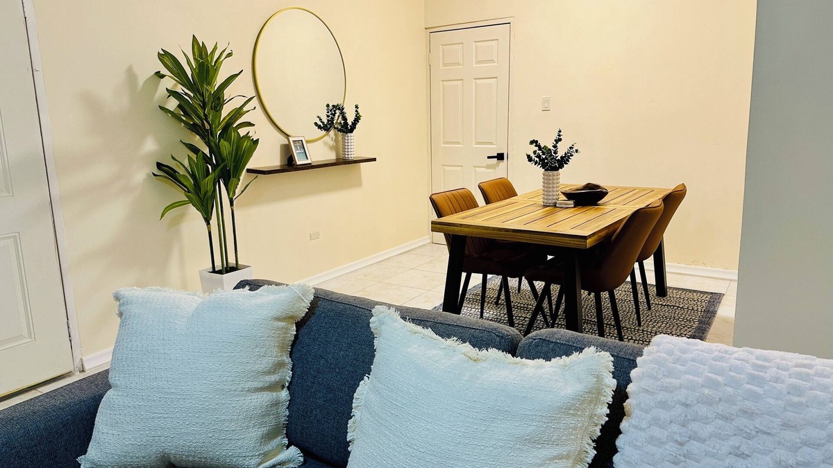 West Gate Hills Apartment | Island Paradise Too - Gated/Secure/Transportation Available
