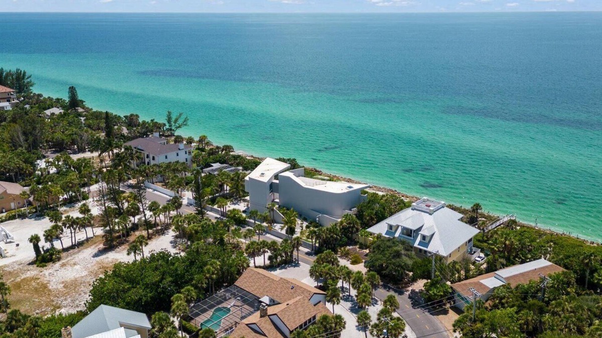 Nokomis House | Island Pool House on exclusive Casey Key in South Sarasota.