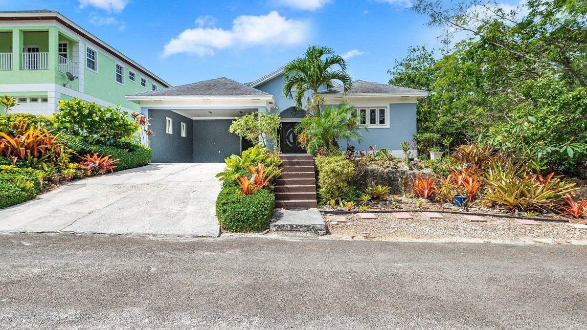 Nassau House | Island Retreat in gated community- 5 mins from the beach