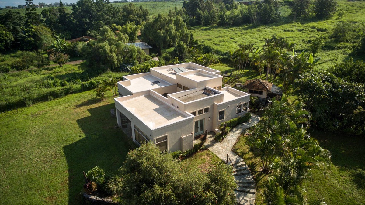 Kula Villa | Island Sunset Villa: Your Maui Escape with Ocean & Stunning Sunsets Views