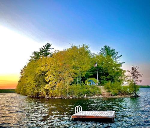 Monmouth House | Island Tent Overlook in Maine