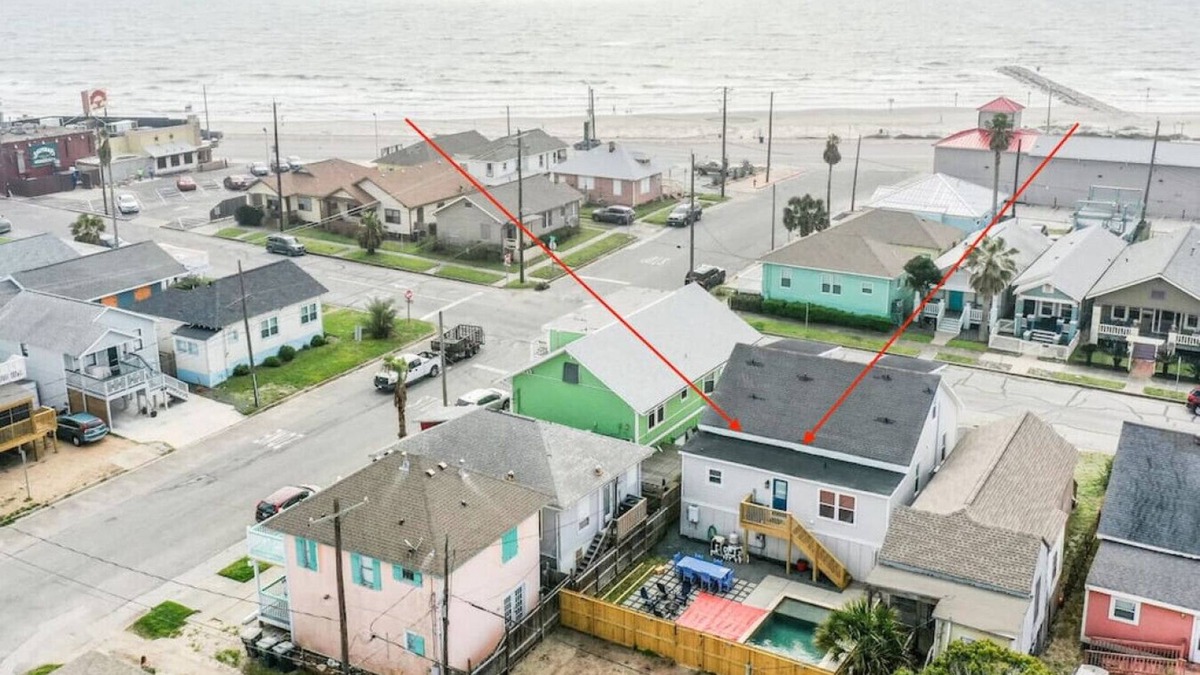 San Jacinto House | Island Time Poolside | Walk to Beach | Pier