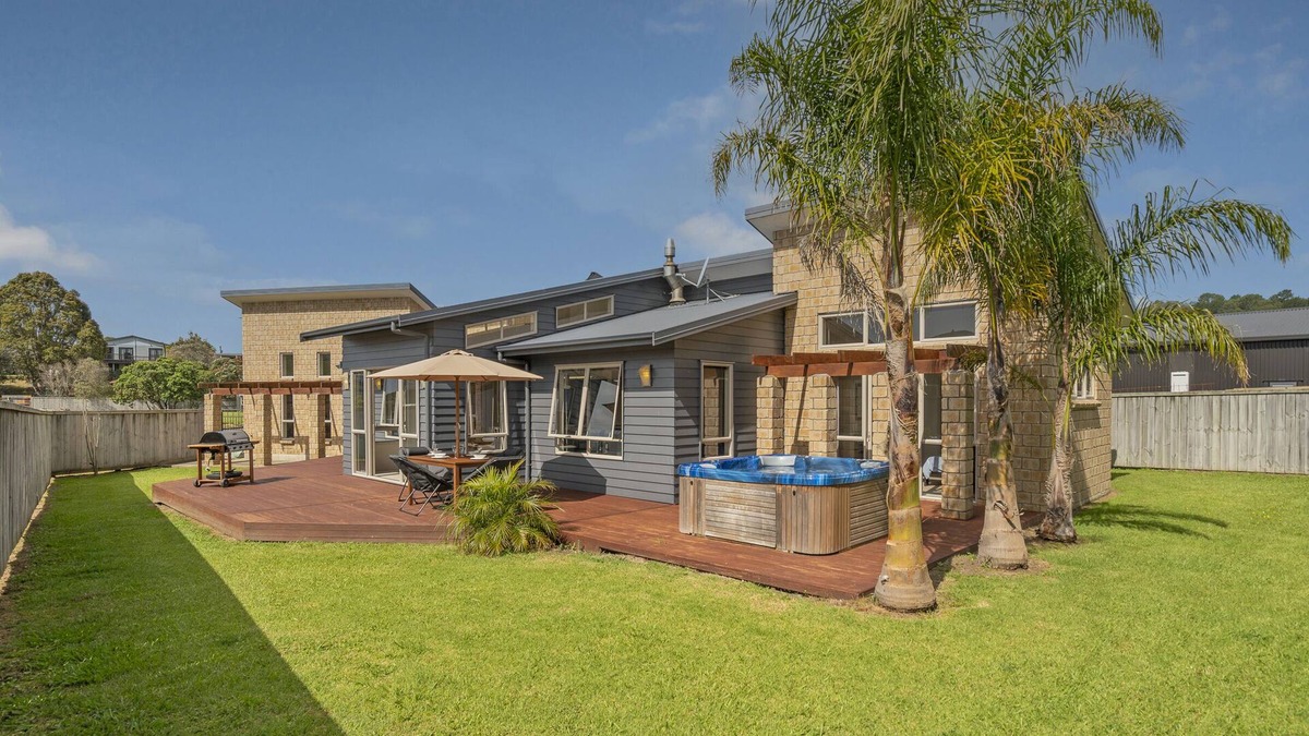 Whangapoua House | ISLAND TIME - WHANGAPOUA HOLIDAY HOME, family friendly in Whangapoua