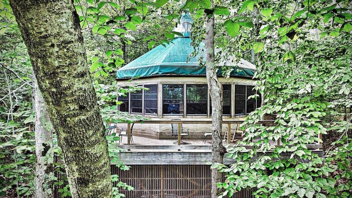 Monmouth House | Island Tree House: Lake Front, Kayaks, & Fire Pit