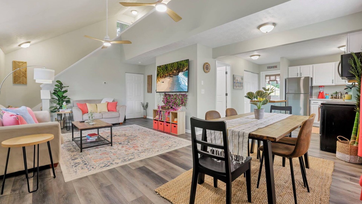 Buckeye Lake House | Island Vibes- 2 Blocks from Lake +Hot Tub