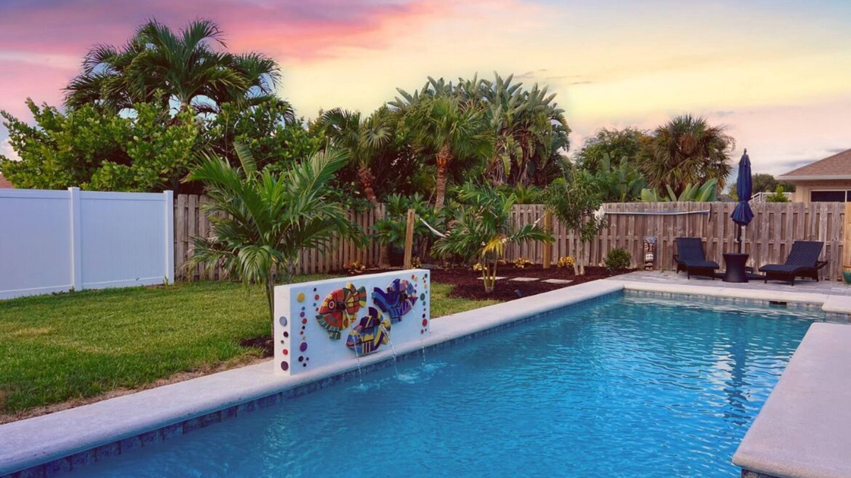 Melbourne Beach House | Island Vibes Beach House~ 4 min. Walk 2 Beach Heated Pool King Beds